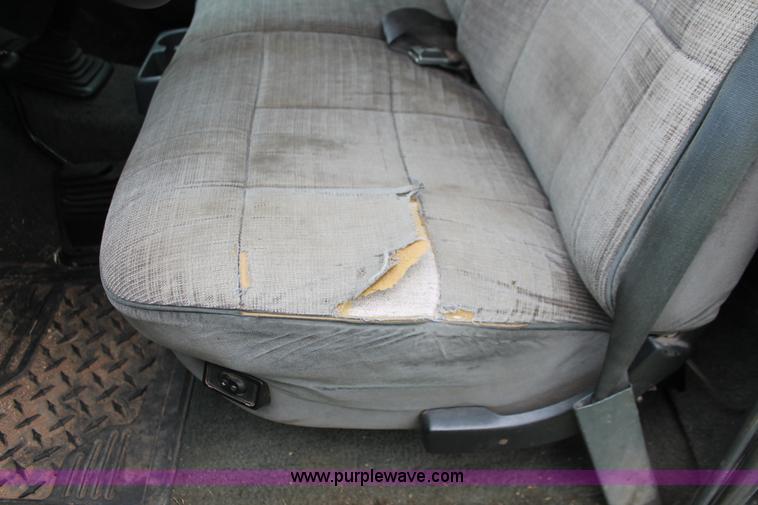 image for item H5838 1992 Ford F150 pickup truck