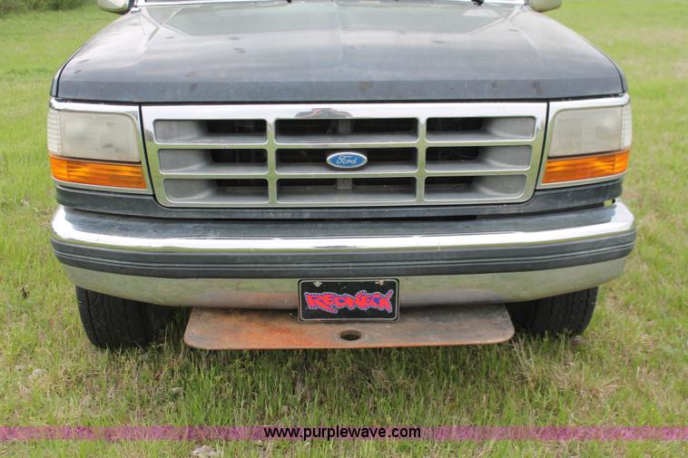 image for item H5838 1992 Ford F150 pickup truck