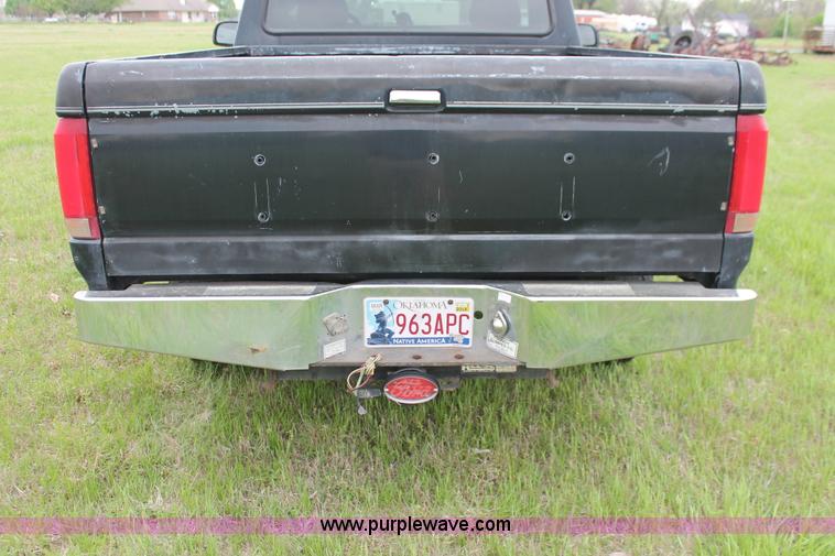 image for item H5838 1992 Ford F150 pickup truck