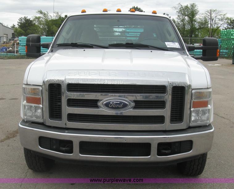 image for item H8646 2008 Ford F350 Super Duty XL Crew Cab flatbed truck