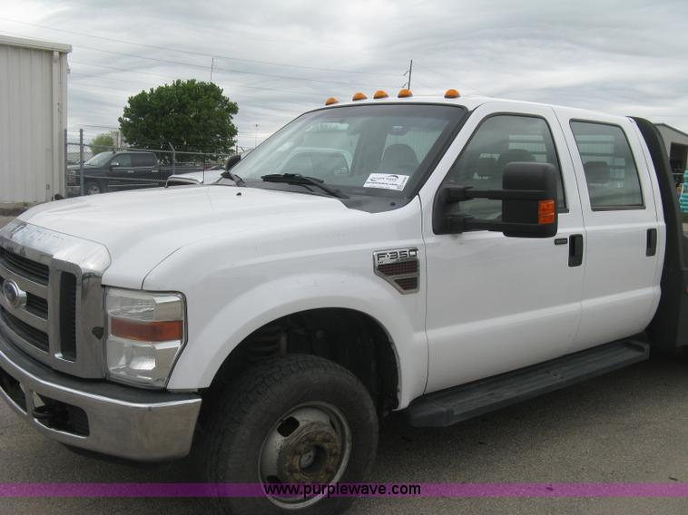 image for item H8646 2008 Ford F350 Super Duty XL Crew Cab flatbed truck