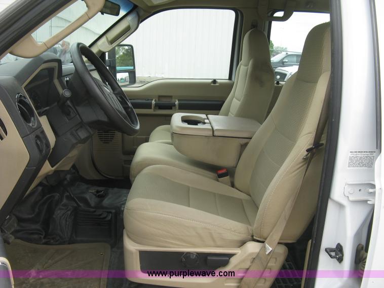 image for item H8646 2008 Ford F350 Super Duty XL Crew Cab flatbed truck