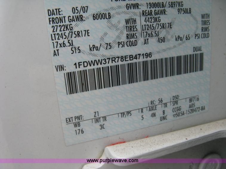 image for item H8646 2008 Ford F350 Super Duty XL Crew Cab flatbed truck