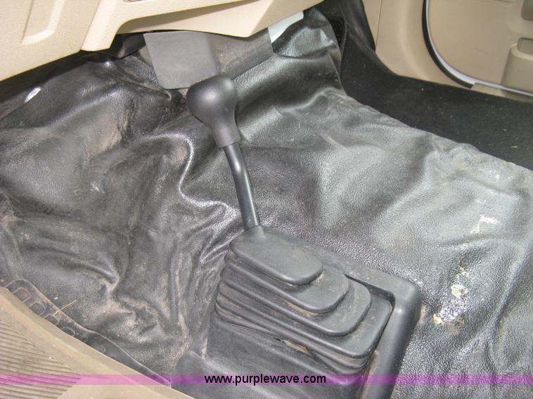 image for item H8646 2008 Ford F350 Super Duty XL Crew Cab flatbed truck