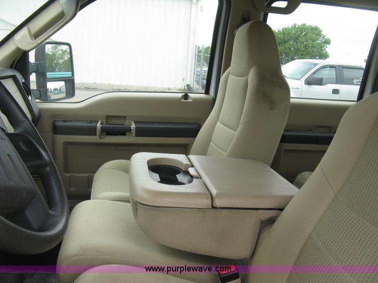 image for item H8646 2008 Ford F350 Super Duty XL Crew Cab flatbed truck