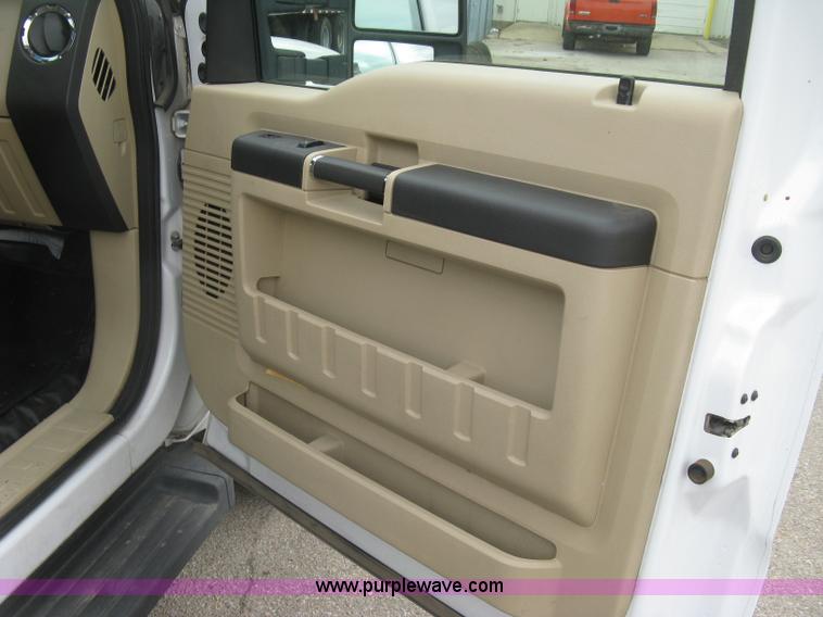 image for item H8646 2008 Ford F350 Super Duty XL Crew Cab flatbed truck