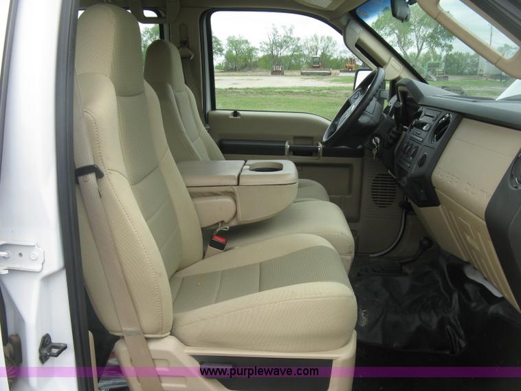 image for item H8646 2008 Ford F350 Super Duty XL Crew Cab flatbed truck