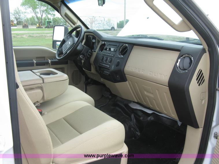 image for item H8646 2008 Ford F350 Super Duty XL Crew Cab flatbed truck