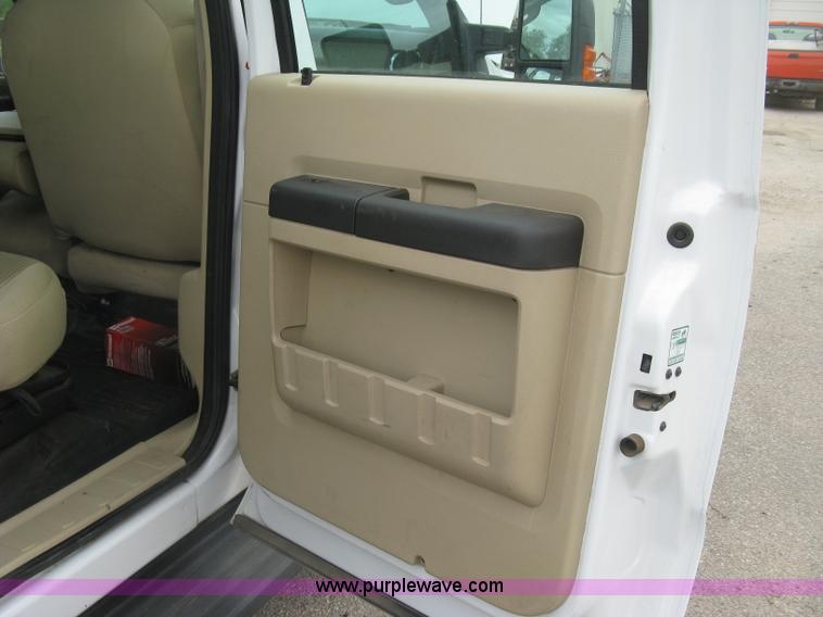 image for item H8646 2008 Ford F350 Super Duty XL Crew Cab flatbed truck