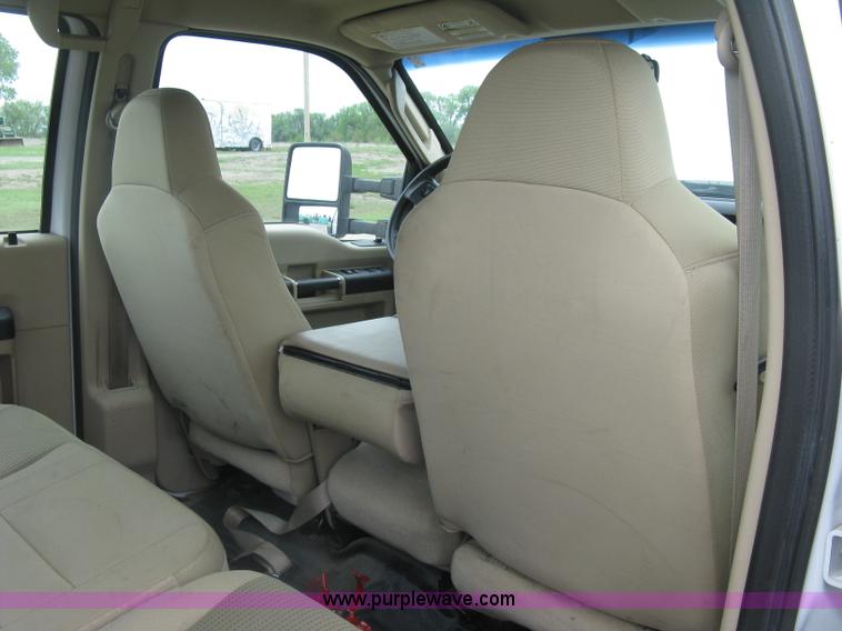 image for item H8646 2008 Ford F350 Super Duty XL Crew Cab flatbed truck