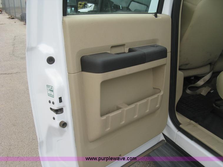 image for item H8646 2008 Ford F350 Super Duty XL Crew Cab flatbed truck