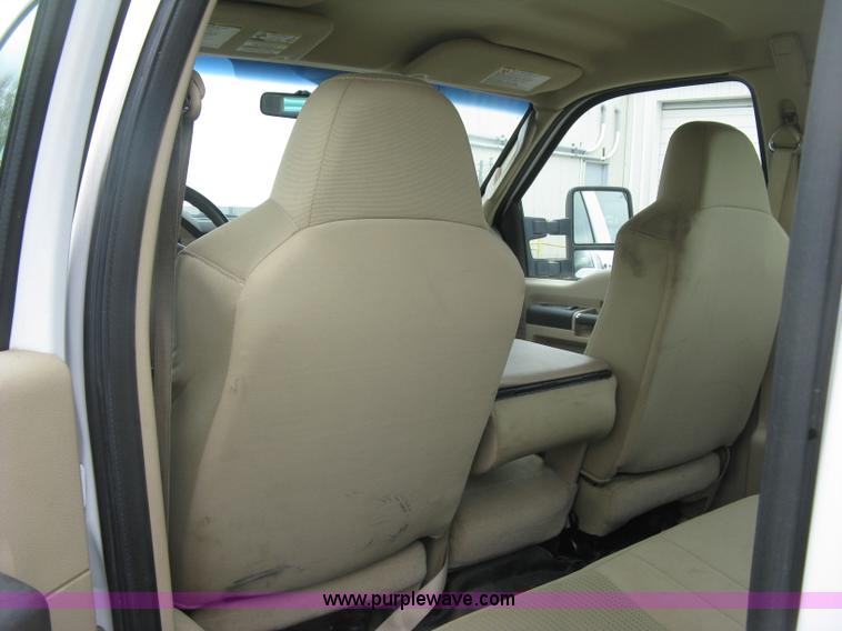 image for item H8646 2008 Ford F350 Super Duty XL Crew Cab flatbed truck