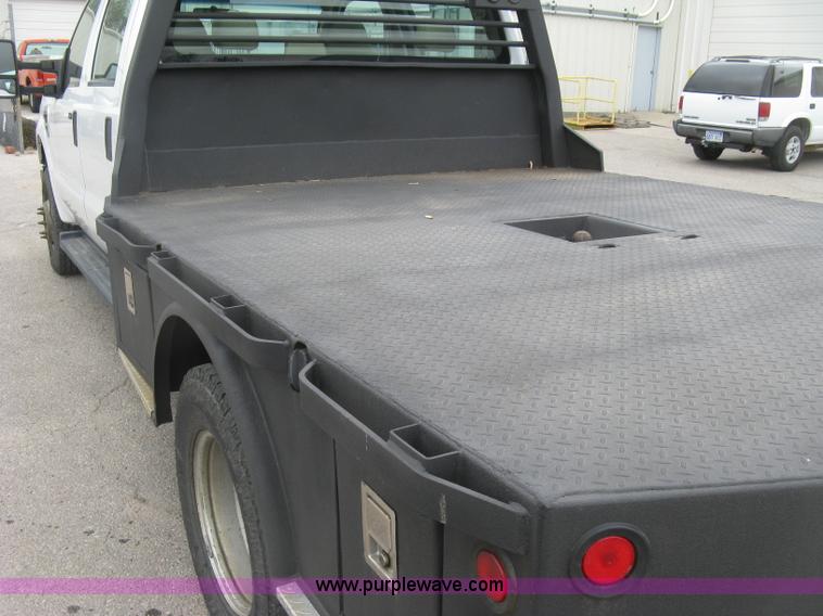 image for item H8646 2008 Ford F350 Super Duty XL Crew Cab flatbed truck