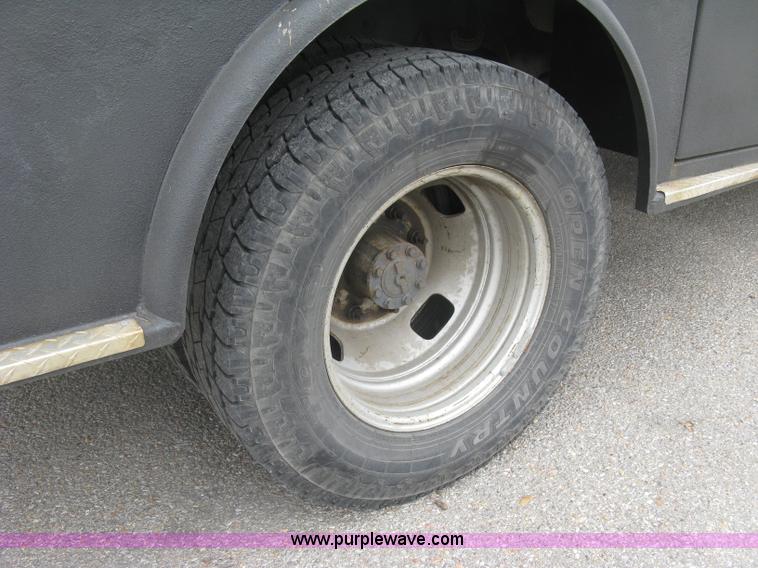 image for item H8646 2008 Ford F350 Super Duty XL Crew Cab flatbed truck