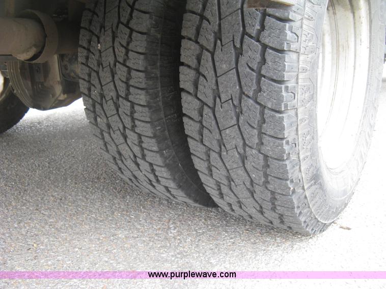 image for item H8646 2008 Ford F350 Super Duty XL Crew Cab flatbed truck