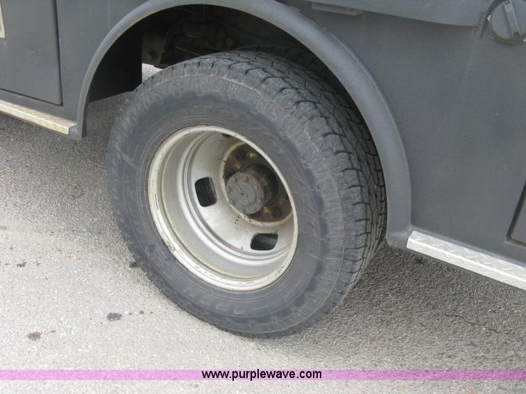 image for item H8646 2008 Ford F350 Super Duty XL Crew Cab flatbed truck