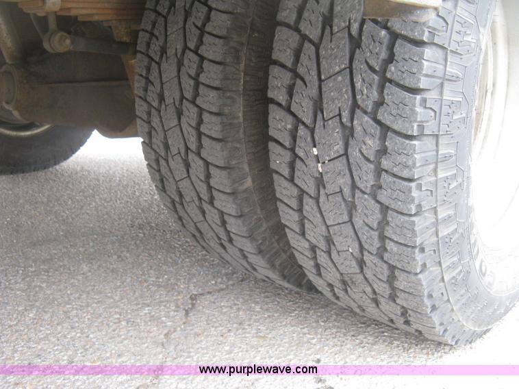 image for item H8646 2008 Ford F350 Super Duty XL Crew Cab flatbed truck