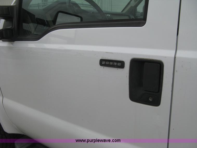 image for item H8646 2008 Ford F350 Super Duty XL Crew Cab flatbed truck