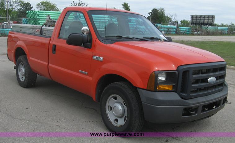 image for item H8647 2006 Ford F250 Super Duty XL pickup truck