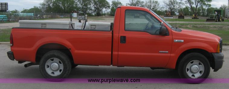 image for item H8647 2006 Ford F250 Super Duty XL pickup truck