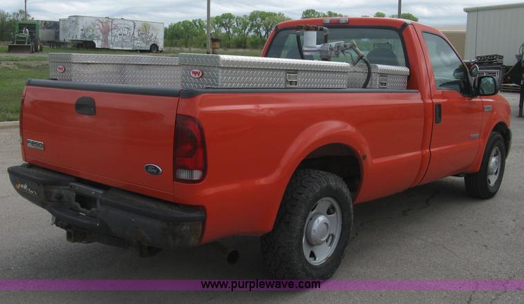 image for item H8647 2006 Ford F250 Super Duty XL pickup truck