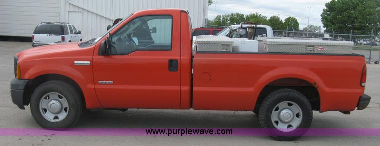image for item H8647 2006 Ford F250 Super Duty XL pickup truck