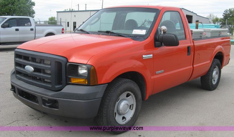 image for item H8647 2006 Ford F250 Super Duty XL pickup truck