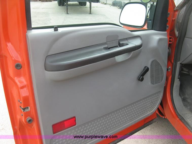 image for item H8647 2006 Ford F250 Super Duty XL pickup truck