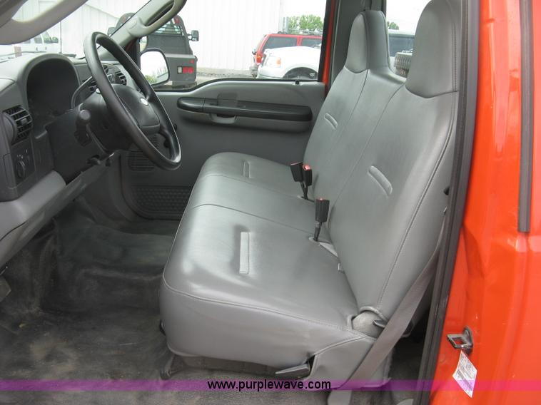 image for item H8647 2006 Ford F250 Super Duty XL pickup truck