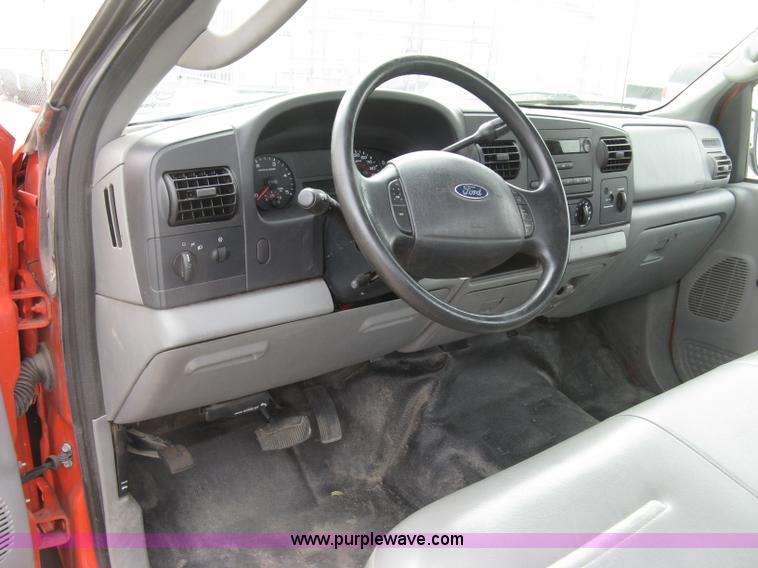 image for item H8647 2006 Ford F250 Super Duty XL pickup truck