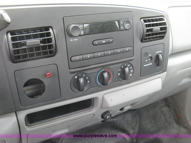 image for item H8647 2006 Ford F250 Super Duty XL pickup truck