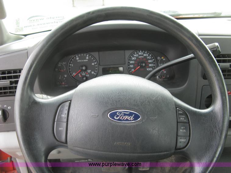 image for item H8647 2006 Ford F250 Super Duty XL pickup truck