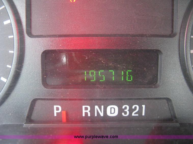 image for item H8647 2006 Ford F250 Super Duty XL pickup truck