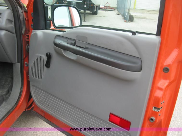 image for item H8647 2006 Ford F250 Super Duty XL pickup truck