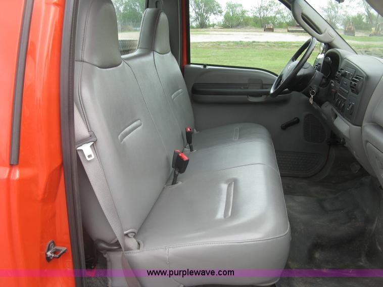 image for item H8647 2006 Ford F250 Super Duty XL pickup truck