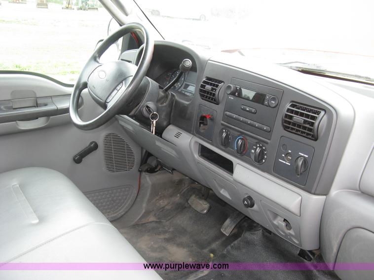 image for item H8647 2006 Ford F250 Super Duty XL pickup truck