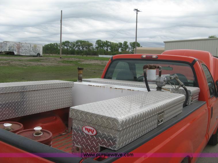 image for item H8647 2006 Ford F250 Super Duty XL pickup truck