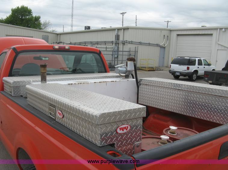 image for item H8647 2006 Ford F250 Super Duty XL pickup truck