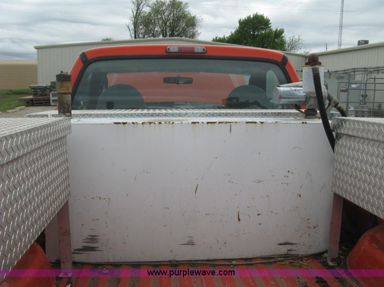 image for item H8647 2006 Ford F250 Super Duty XL pickup truck