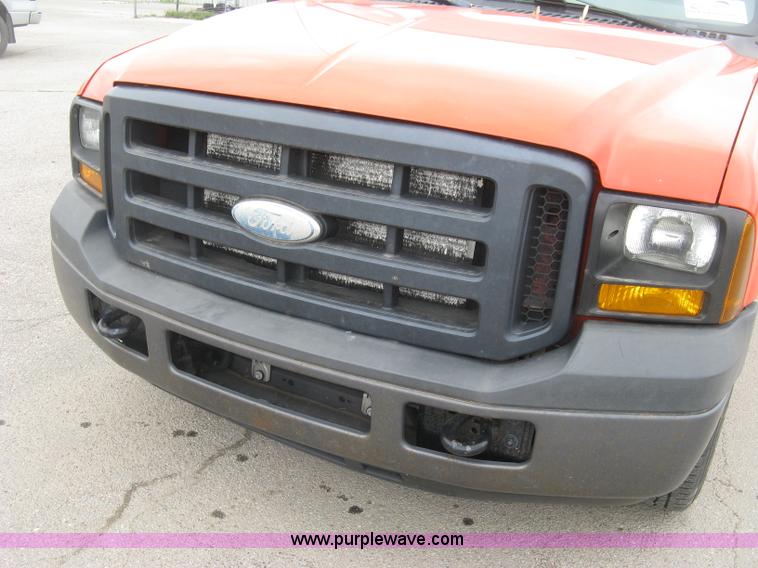 image for item H8647 2006 Ford F250 Super Duty XL pickup truck
