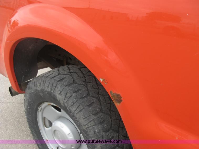 image for item H8647 2006 Ford F250 Super Duty XL pickup truck