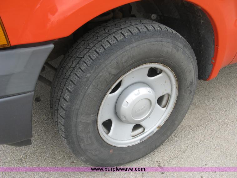 image for item H8647 2006 Ford F250 Super Duty XL pickup truck