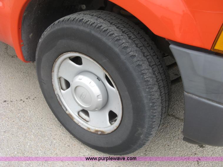 image for item H8647 2006 Ford F250 Super Duty XL pickup truck