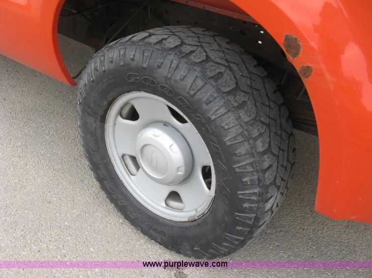 image for item H8647 2006 Ford F250 Super Duty XL pickup truck