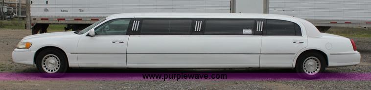 image for item I1747 1998 Lincoln Town Car limousine
