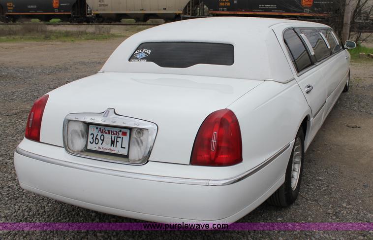 image for item I1747 1998 Lincoln Town Car limousine