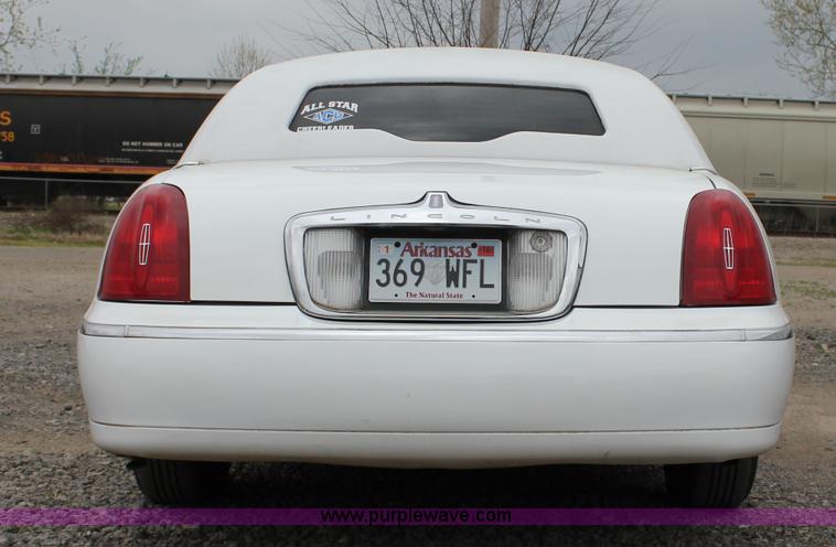 image for item I1747 1998 Lincoln Town Car limousine