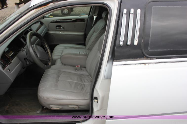 image for item I1747 1998 Lincoln Town Car limousine