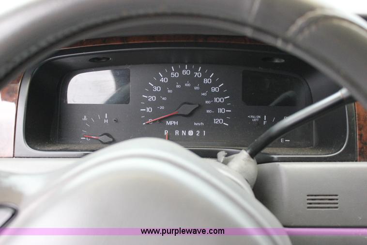 image for item I1747 1998 Lincoln Town Car limousine