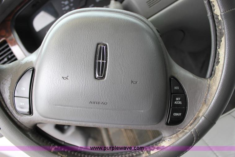 image for item I1747 1998 Lincoln Town Car limousine